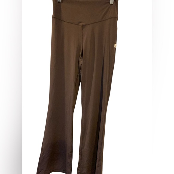 NWT Vuori all the form flare FRENCH ROAST Size L - Picture 2 of 4